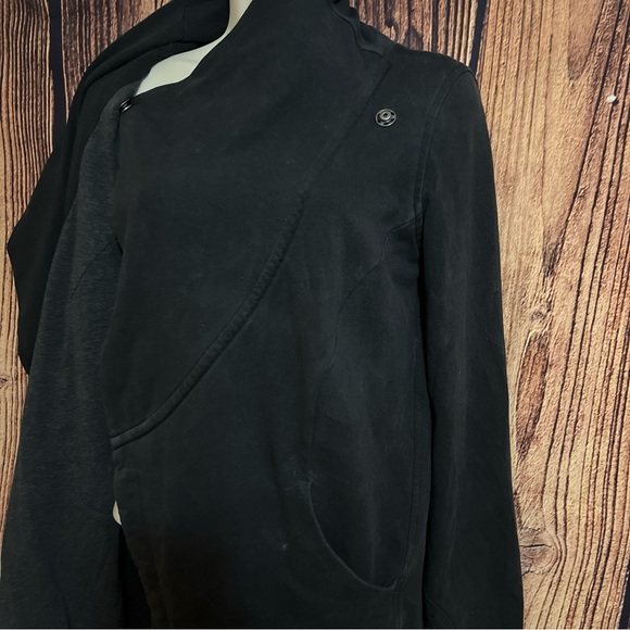 Lululemon Black and Gray Snap Button Wrap Jacket Women's size 6 - Picture 6 of 9